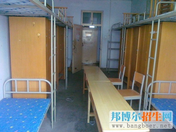 重庆工商学校宿舍条件