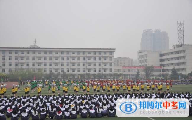 四川省成都市龙泉第二中学2022年学费、收费多少