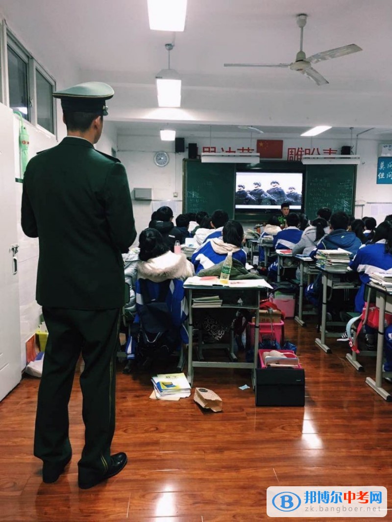 公安部武警学院到四川省成都华西中学宣传
