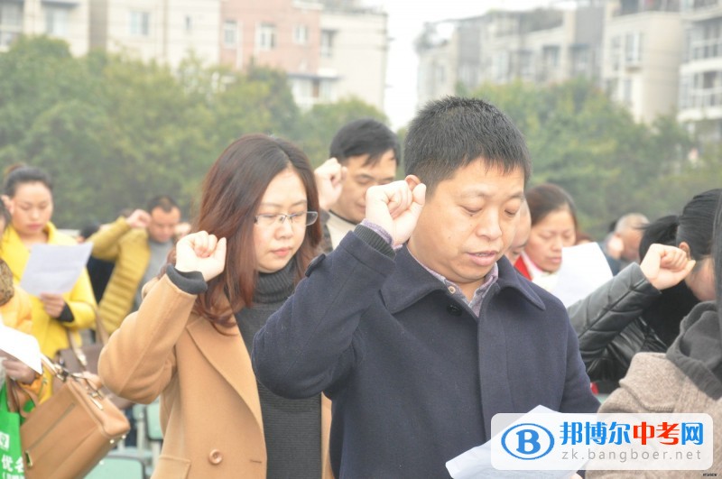 四川省成都市龙泉第二中学隆重举行2017年高考百日誓师大会