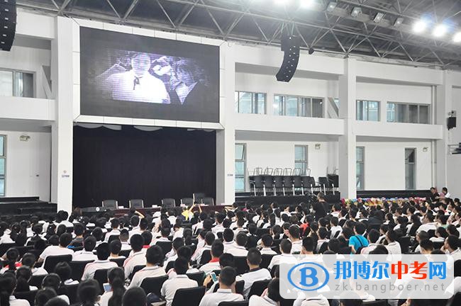 四川省成都市树德中学举行高2014级毕业典礼