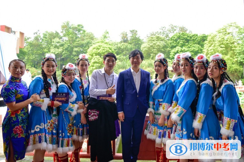 郫县第一中学”雨之声“表演唱组合与全国民歌大家齐聚望丛赛歌会