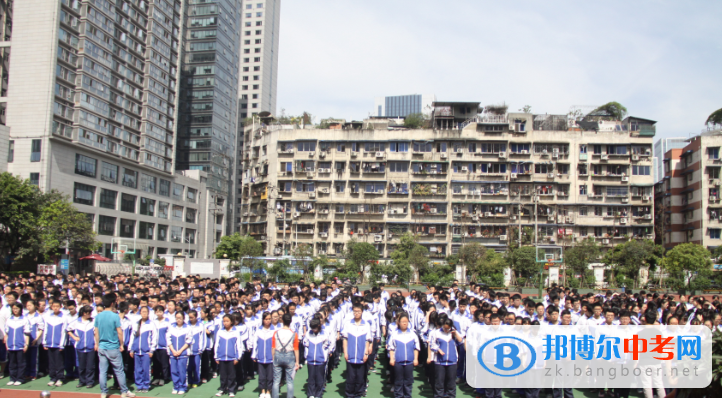四川省成都市第十七中学高中部举行地震疏散演练