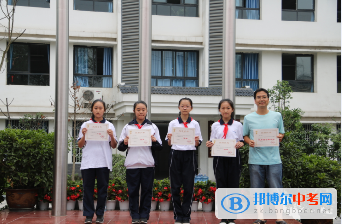 成都市第三十三中学举行“律动三三”艺体节暨评优选先表彰大会