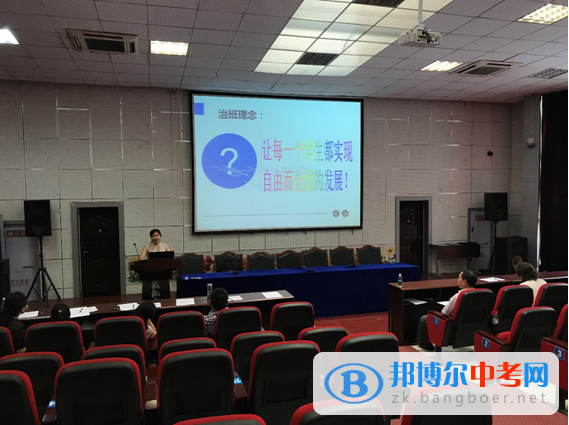 四川省温江中学举行新一轮年级组长、班主任竞聘上岗演讲答辩活动