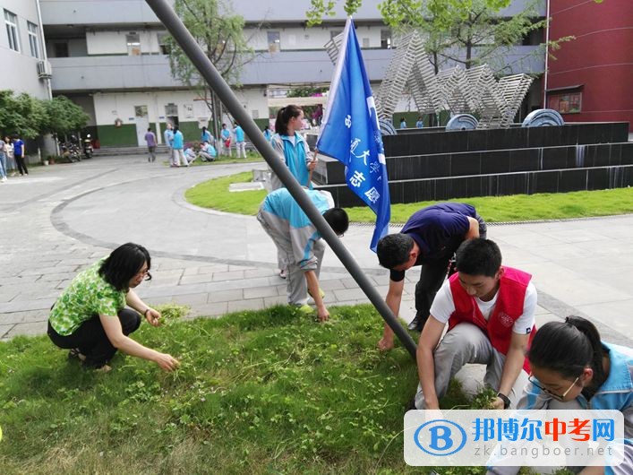 西南交通大学附属中学开展大手牵小手，共建绿色校园