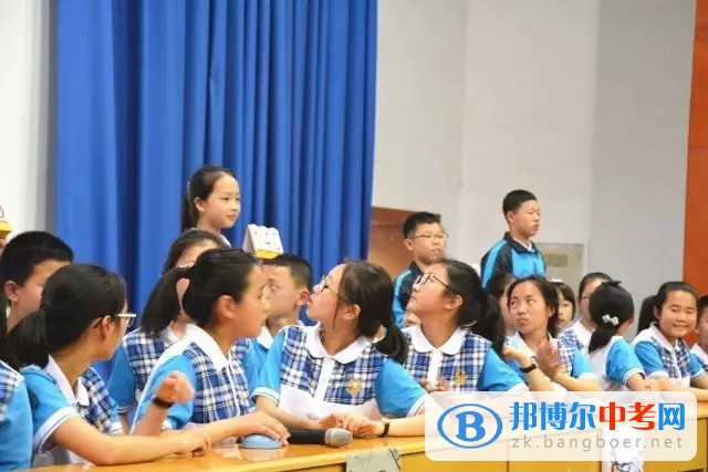 成都新世纪外国语学校初一年级举办中国诗词大赛活动