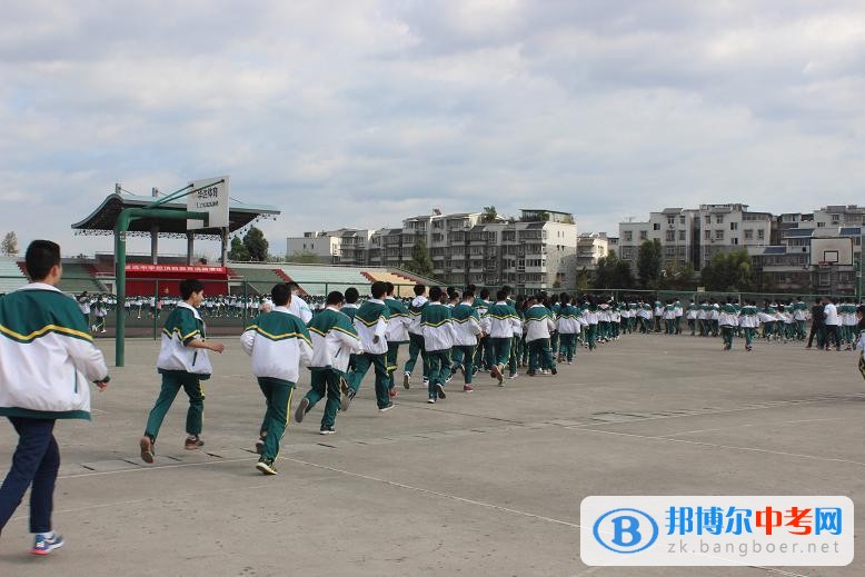 威远中学举行消防应急演练及消防教育