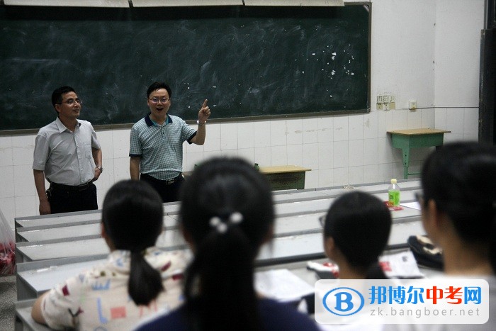 高考在即，四川省威远中学领导慰问高三考生