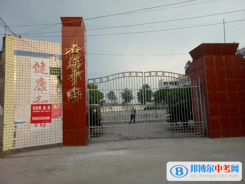 乐至县石湍中学改变学校名字的位置