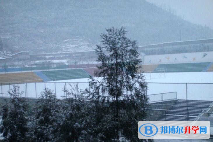 六盘水市第二中学招生办联系电话