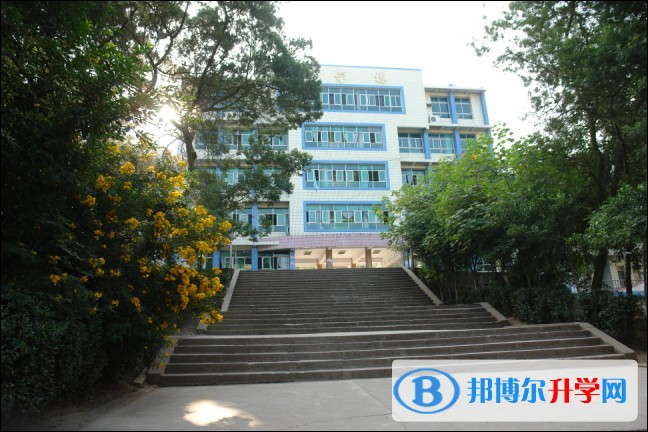 重庆市石柱民族中学校怎么样、好吗
