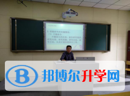 内江市高中英语名师工作室在内江一中举行教研课题论坛活动