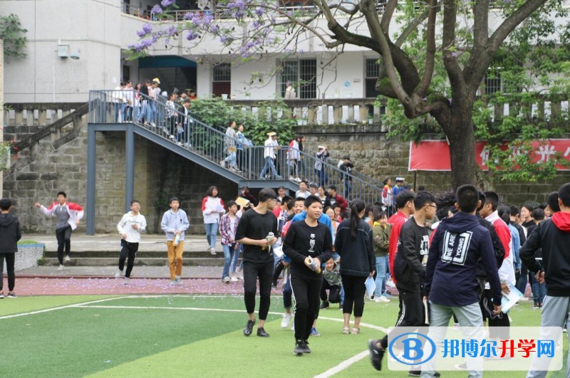 内江一中举行地震减灾应急疏散演练