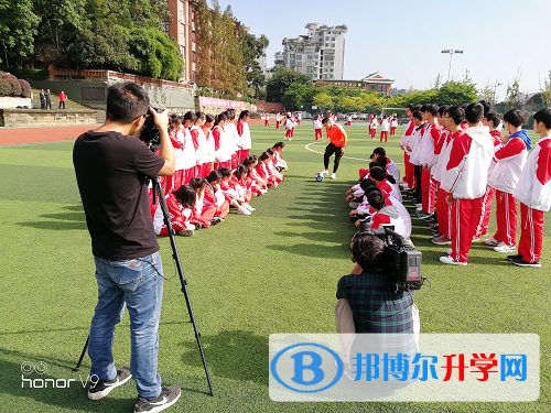 四川电视台到内江一中拍摄校园足球专题片