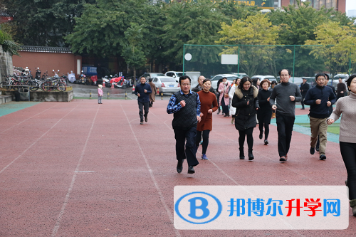 栉风沐雨强筋骨，砥砺前行铸辉煌