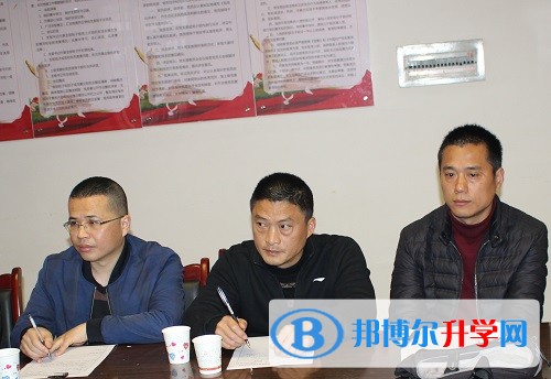 群策群力 开创艺体教学新局面