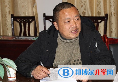 群策群力 开创艺体教学新局面