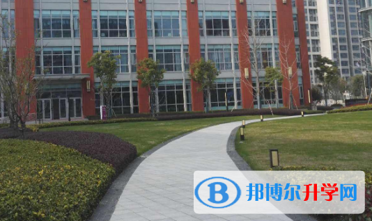 华师大二附中-瑞士莱蒙尼亚IB课程班2023年招生简章
