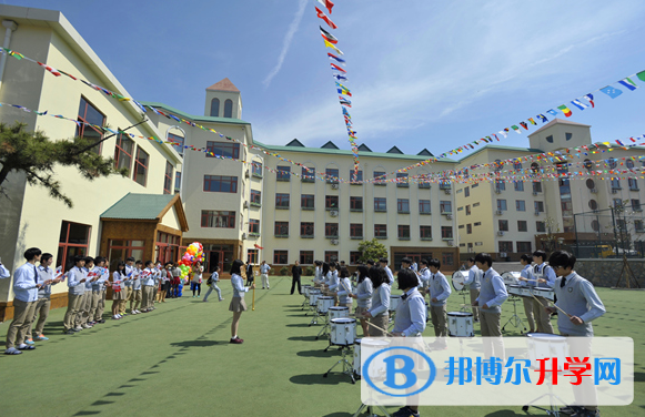 青岛银河学校初中部2020年报名条件、招生要求、招生对象