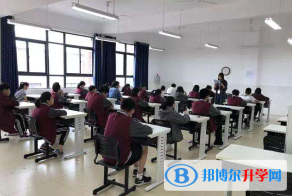 宜昌龙盘湖国际学校初中部怎么样、好不好