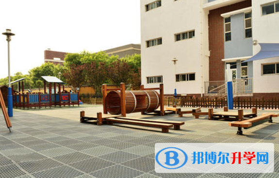 美国Lee Academy高级中学上影校区怎么样、好不好
