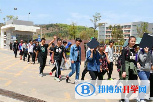 嵩明县第一中学2021年学费、收费多少