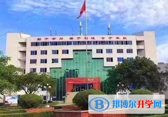 富顺县城关中学2021年招生办联系电话
