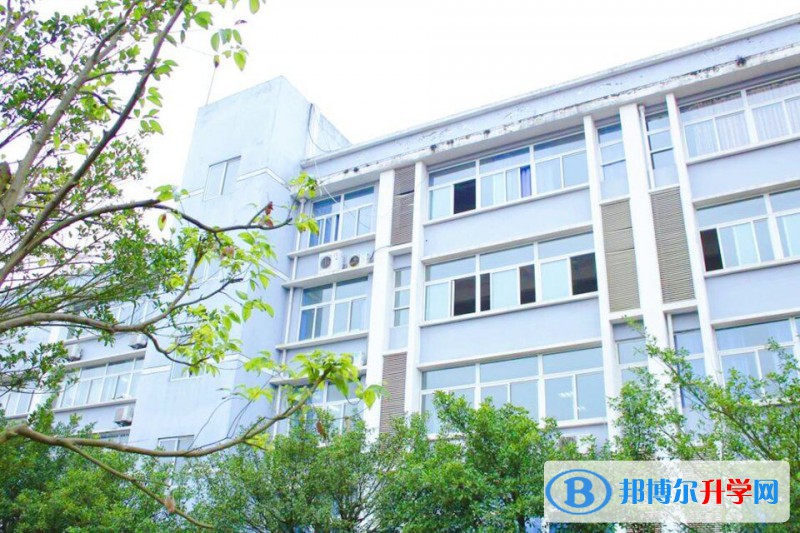 重庆黔江中学校2021年宿舍条件