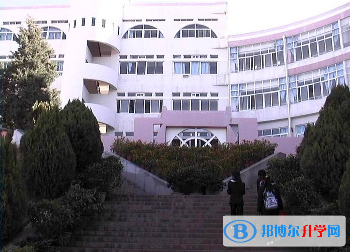 云南省陆良县第八中学2021年学费