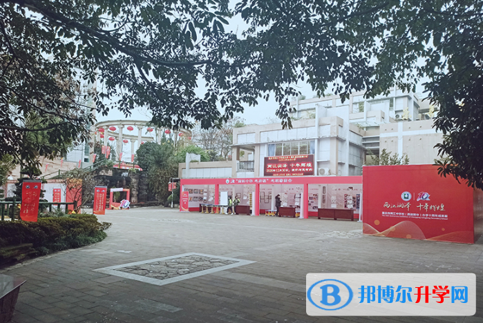 重庆两江中学校2021年招生办联系电话 