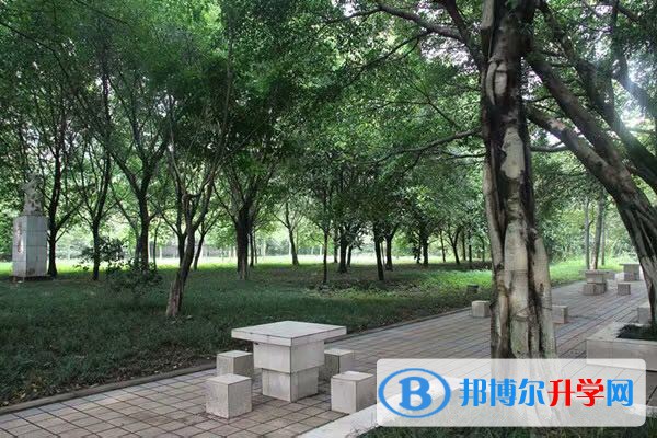 重庆市南川区第一中学2021年学费、收费多少