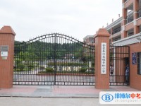 金堂县竹篙镇新华中学2025年学费、收费多少