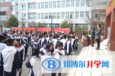 邛崃市第一中学2021年招生简章 