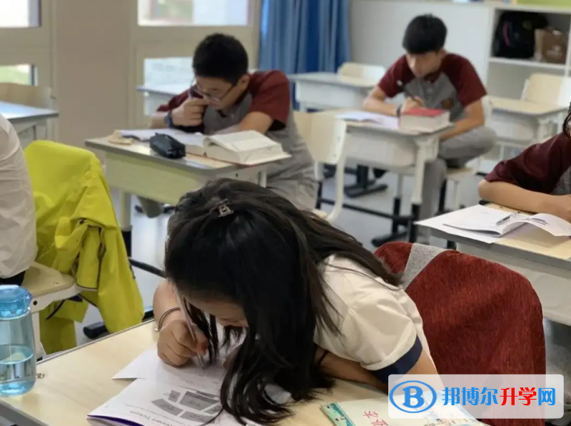  北京明诚外国语学校2023年学费标准