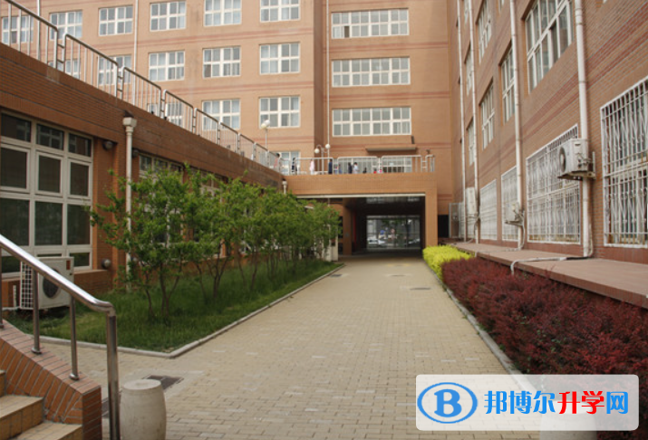 北京第八中学2023年招生办联系电话