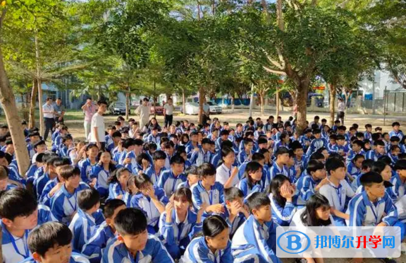 乐东县冲坡中学地址在哪里，哪个地区，哪个城市?