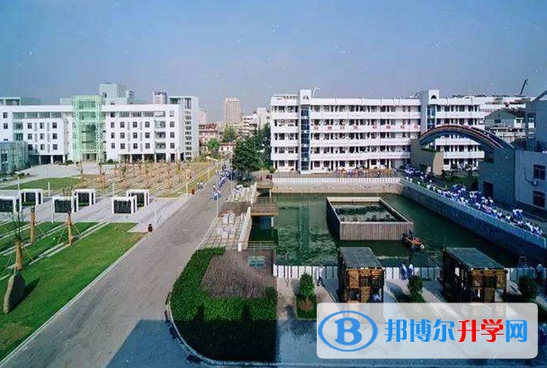 泰兴市第一高级中学地址，乘车路线