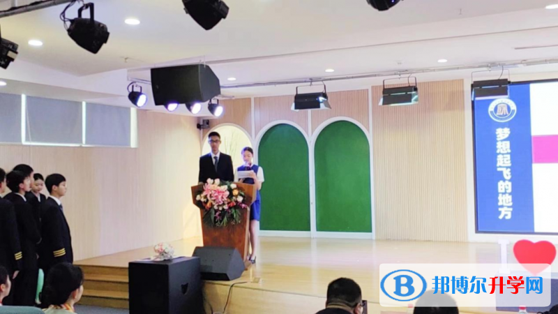 重庆市京师实验学校举行航空实验班授装仪式及教学成果展