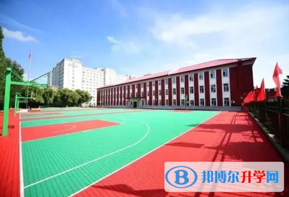 哈尔滨工业大学附属中学校地址，乘车路线