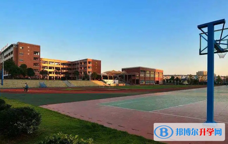 三龙育华中学地址，乘车路线