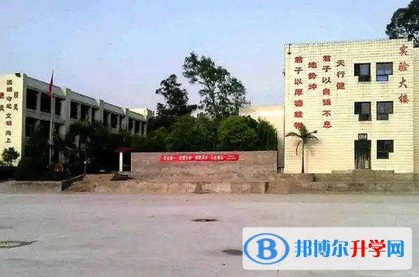 2025四川省富顺县永年中学校多少钱(学费明细)