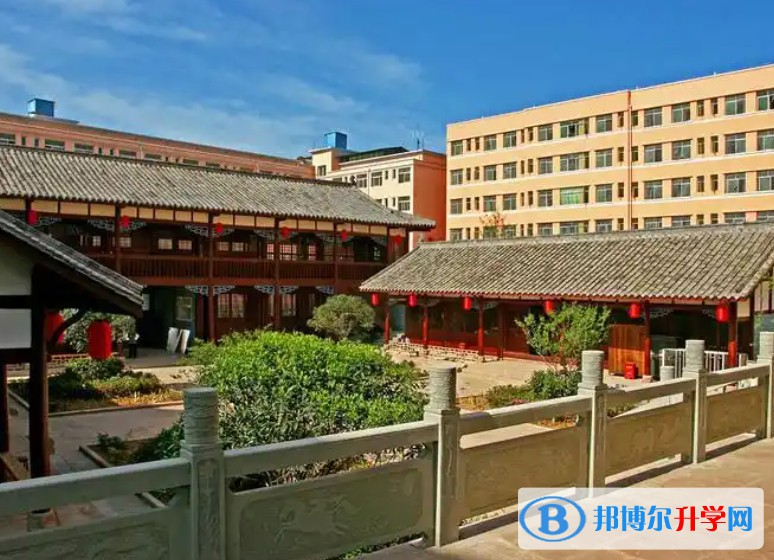 四川省剑阁中学地址，乘车路线