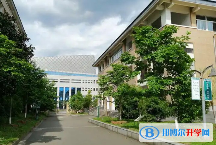 四川省青川第一高级中学地址，乘车路线